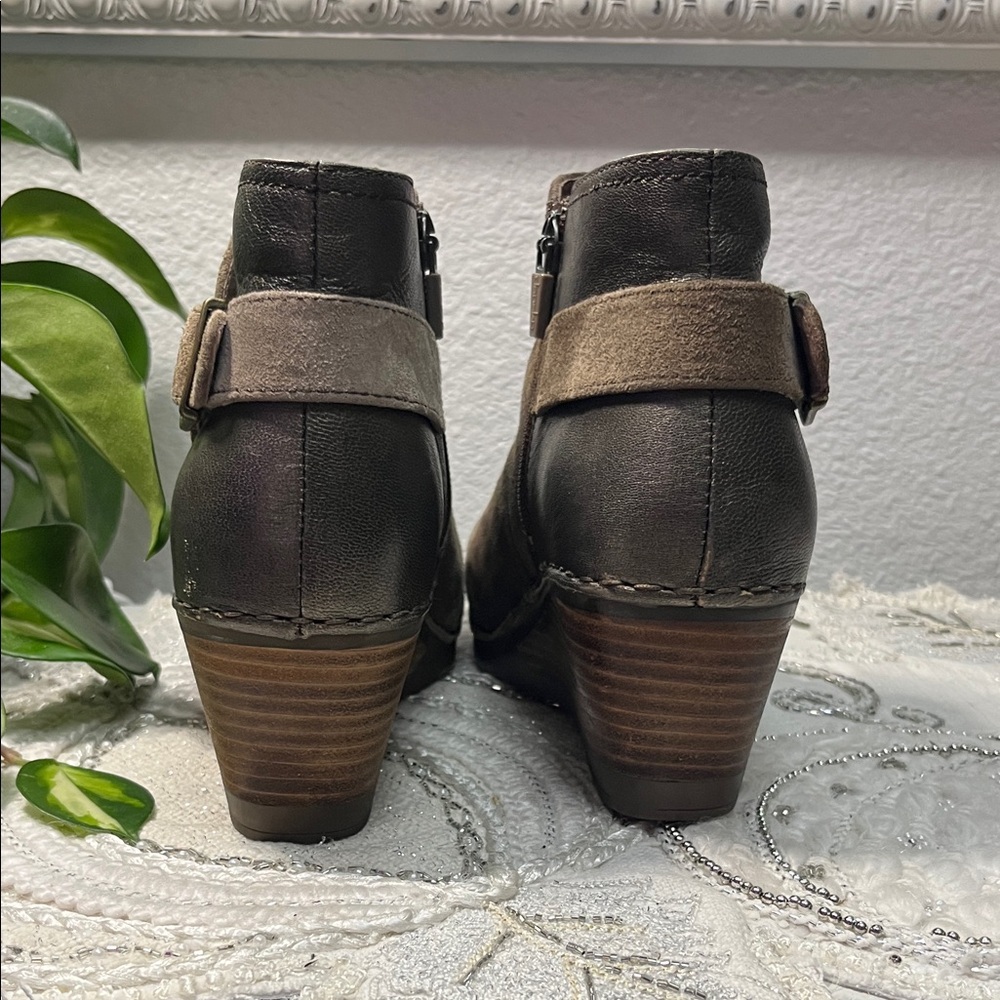 Dansko Shirley Ankle Bootie - Picture 3 of 13